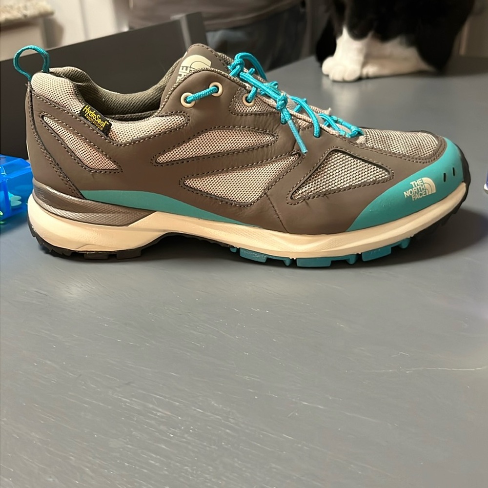 The North Face. Women’s size 8.5 tennis shoes. Grey and teal. Worn twice.